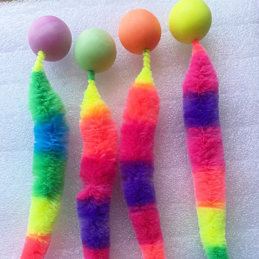 Jouet chenille pour chat en fausse fourrure — balle rebondissante