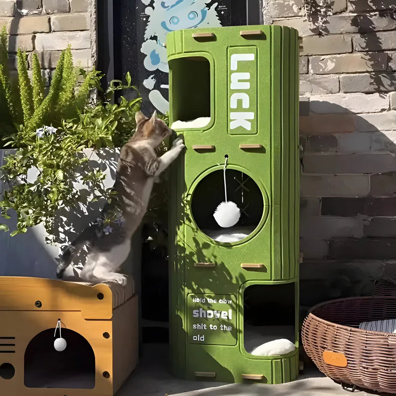 Niche pour chat multi-niveaux fermée — nid et espace de grimpe