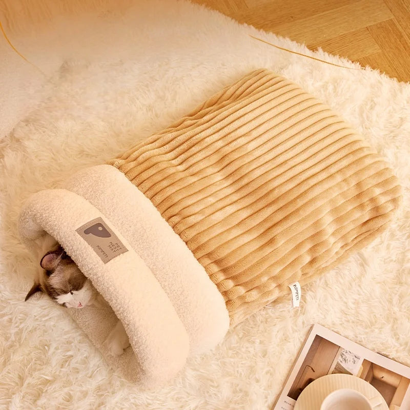 Sac de couchage pour chat en peluche — nid fermé pour l'hiver, M ou L