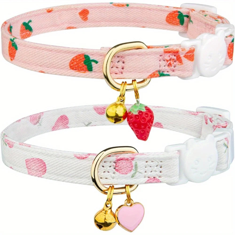 Collier pour chat motif fraises et pendentif cœur — grelot, lot de 2
