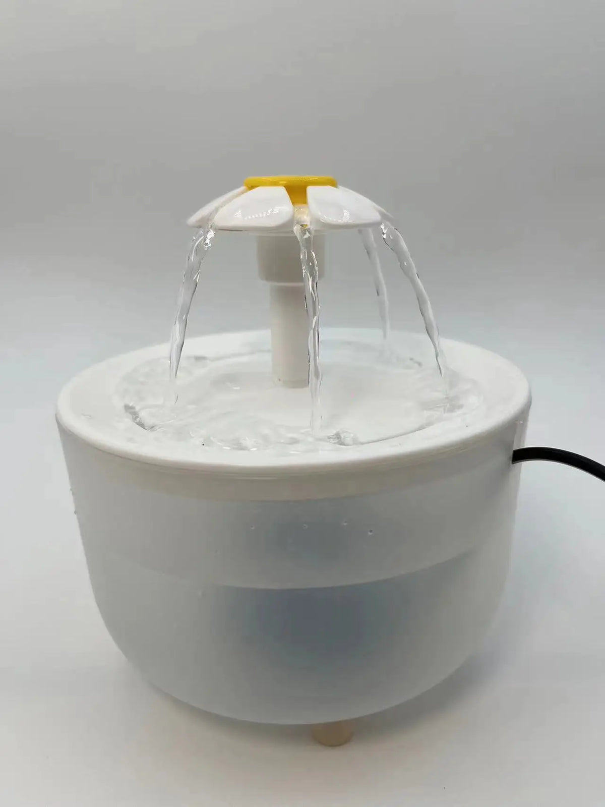 Fontaine à eau pour chat 1,2 L avec filtre — compacte, motif lotus – photo 10