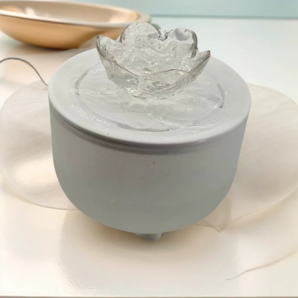 Fontaine à eau pour chat 1,2 L avec filtre — compacte, motif lotus – photo 11